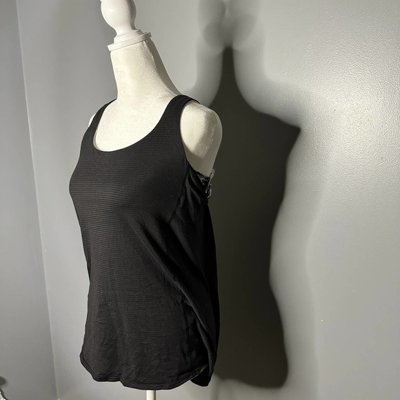 Lululemon Tank with Built in Bra Size 6 - Picture 3 of 6